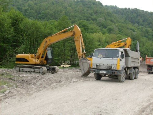 (2009.05.21) Незаконная добыча гравия в русле реки Шахе (г.Сочи)